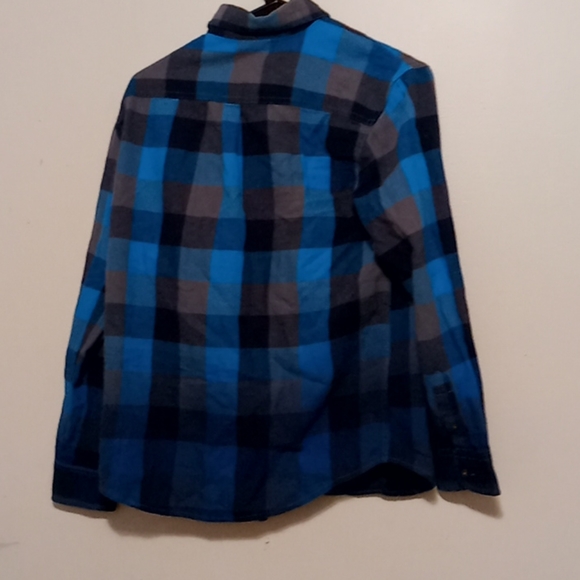 Blue to black gradient flannel. - Picture 2 of 3